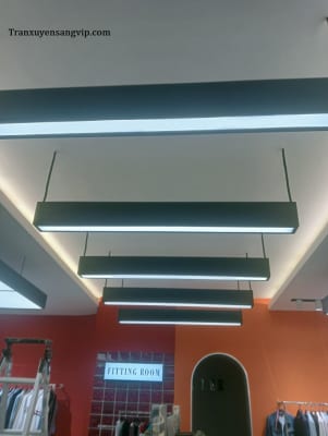 Trần Xuyên Sáng Cho Cửa Hàng Quần Áo