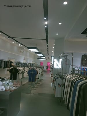Trần Xuyên Sáng Cho Cửa Hàng Quần Áo