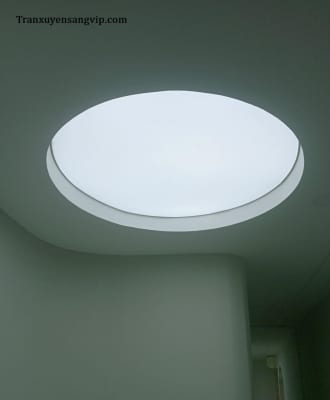 Trần Xuyên Sáng Cho Cửa Hàng Quần Áo