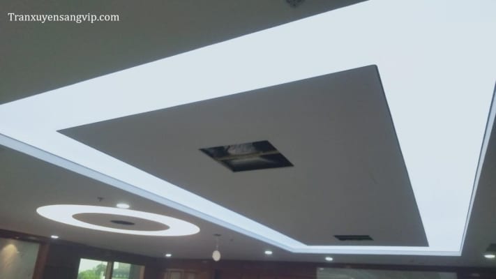 Đèn Trần Xuyên Sáng Tại Ứng Hòa