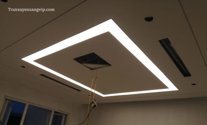 Đèn Trần Xuyên Sáng Tại Ứng Hòa
