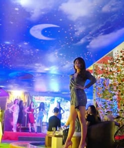Trần Led Xuyên Sáng Cho Quán