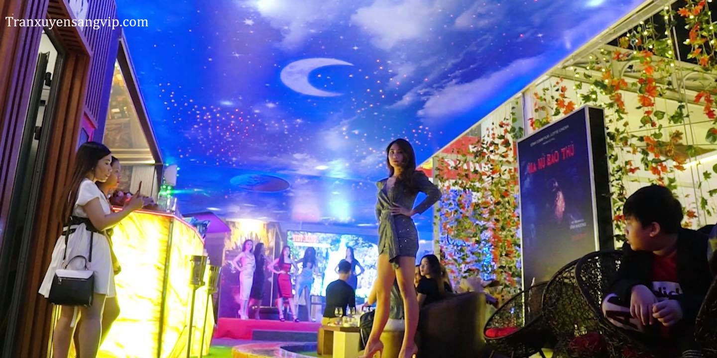 tran-led-xuyen-sang-cho-quan Trần Led Xuyên Sáng Cho Quán