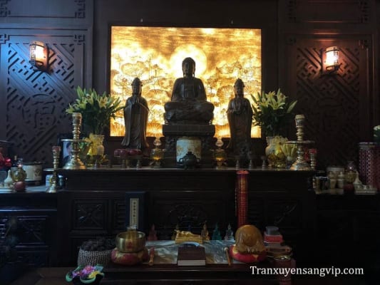 Trần Xuyên Sáng Cho Phòng Thờ