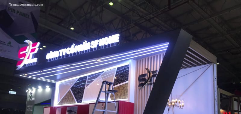 Trần Xuyên Sáng Tại Trung Tâm Thương Mại