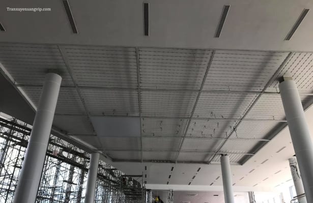 Trần Xuyên Sáng Trắng Trung Tâm Thương Mại